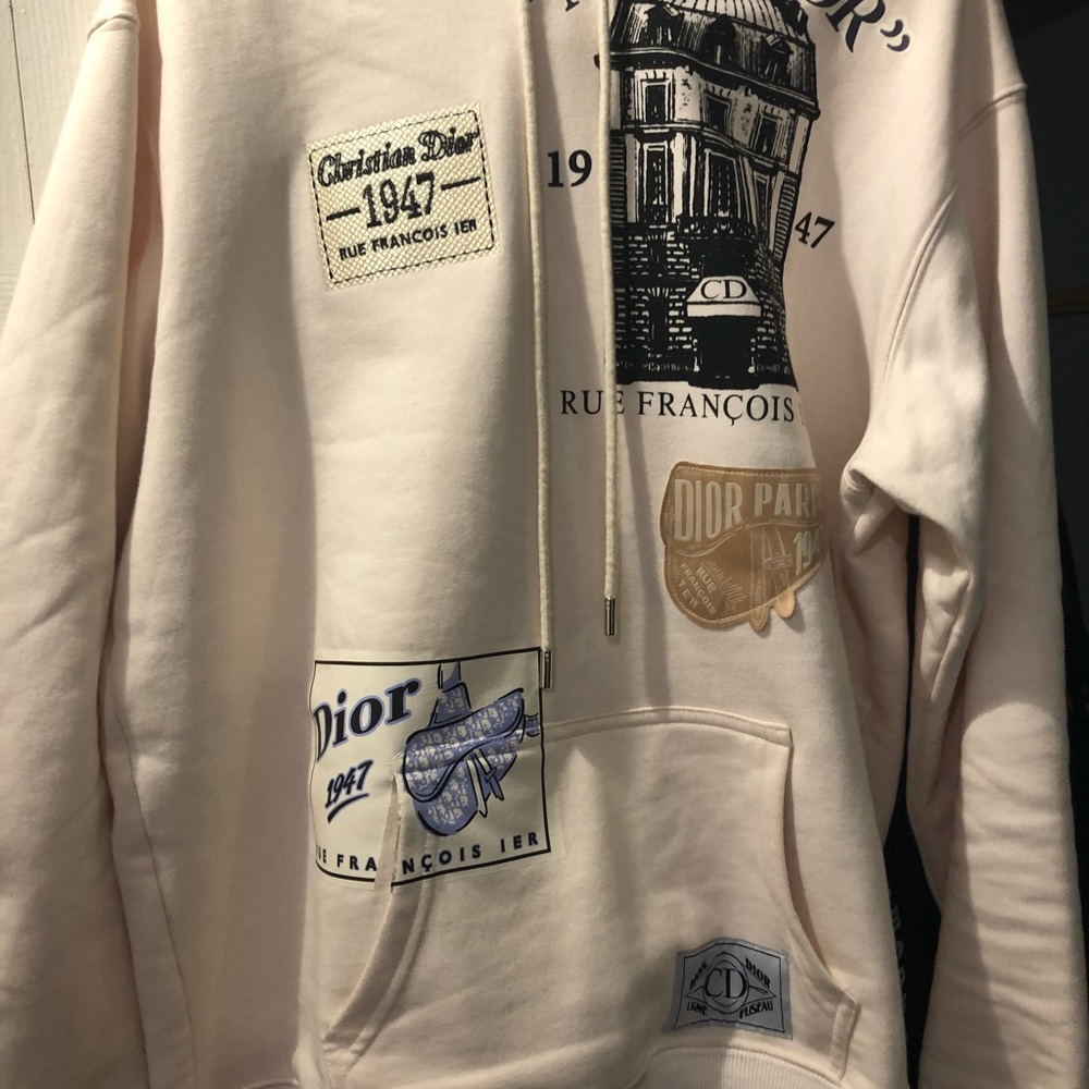 Authentic Dior hoodie only worn twice great condition, no flaws.